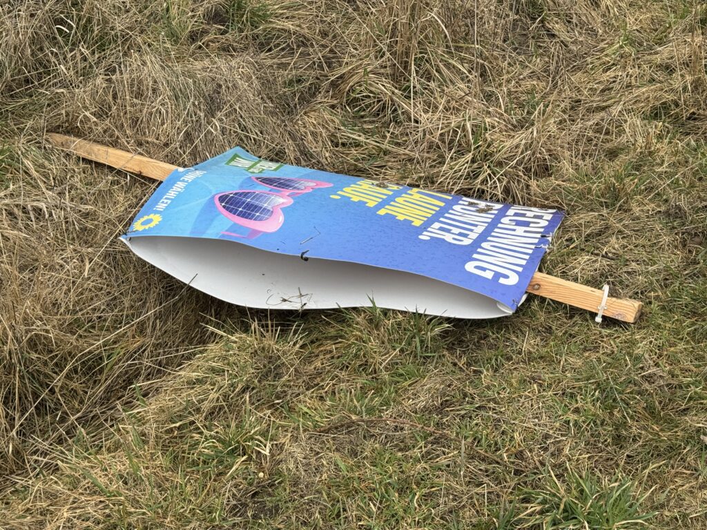 Zerstörte Wahlplakate (c) Matthias Kampmann 2026